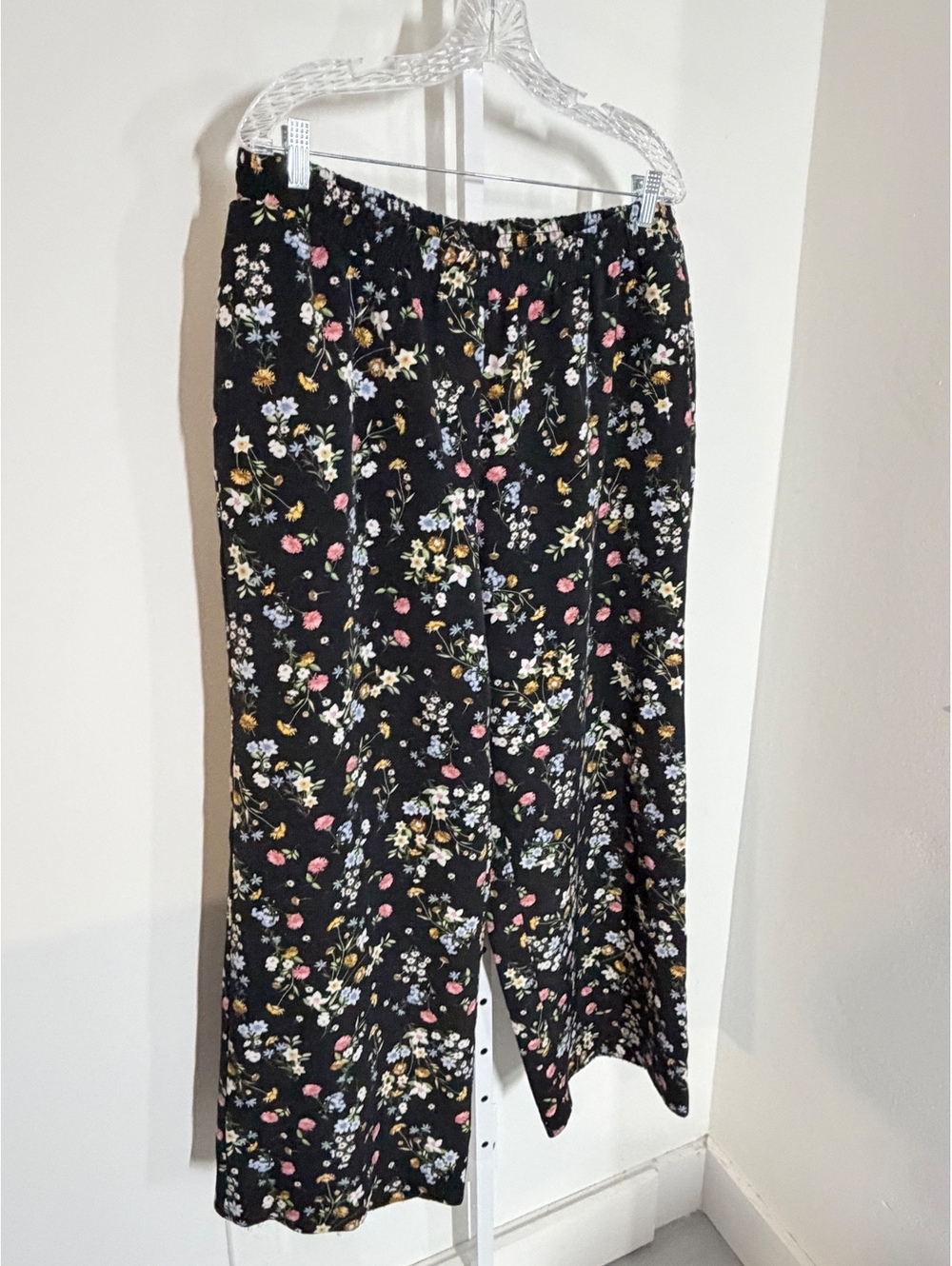 Roz & Ali Women's 1X Black Floral Wide Leg Pants